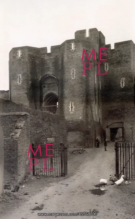 : Caerphilly Castle, Caerphilly, South Wales : Caerphilly Castle, Caerphilly, South Wales