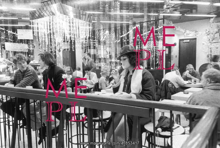 : Cafe in Bond Street Underground Station : Cafe in Bond Street Underground Station