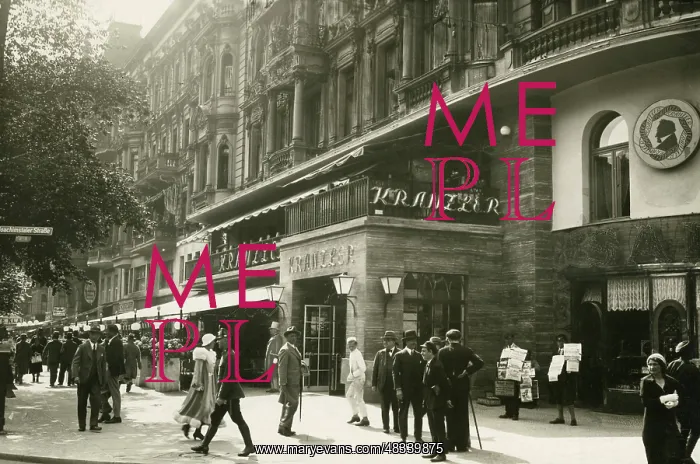 : Cafe Kranzler in Berlin, around 1925 : Cafe Kranzler in Berlin, around 1925