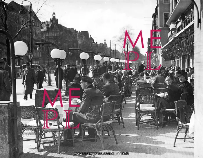 : Cafe on Kurfuerstendamm, 1940 : Cafe on Kurfuerstendamm, 1940
