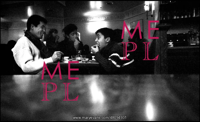  : Cafe scene, Paris, France