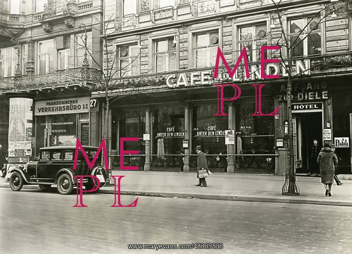 : Cafe Unter den Linden, 1929 : Cafe Unter den Linden, 1929