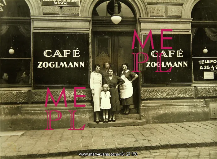 : Cafe Zoglmann in Schopenhauerstrasse Vienna : Cafe Zoglmann in Schopenhauerstrasse Vienna