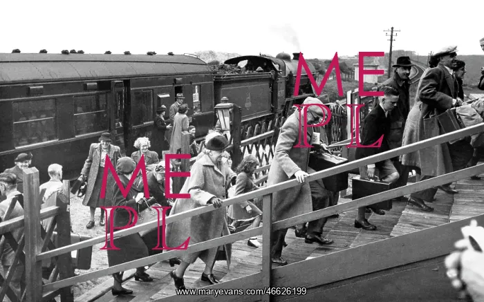  : Caister-on-Sea, the Camp Special arrives c1955