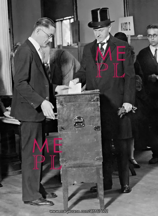 : Calvin Coolidge casts his vote, 1928 : Calvin Coolidge casts his vote, 1928