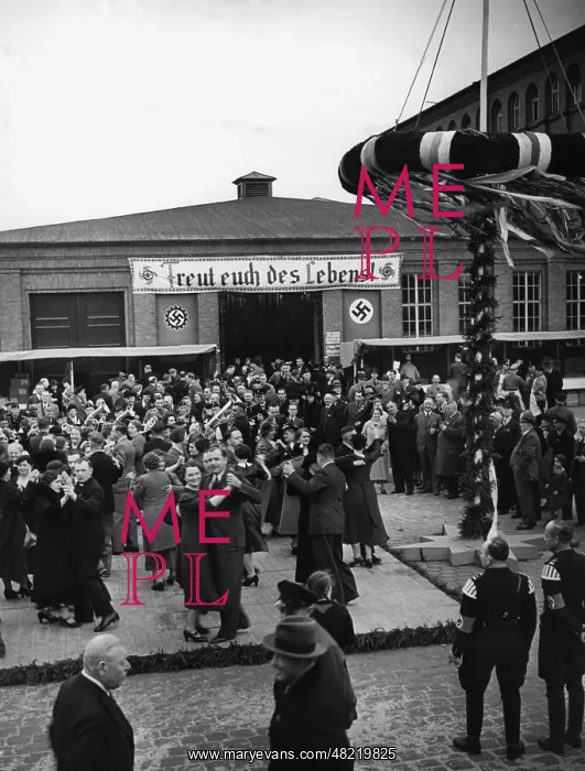 : Camaraderie celebration on the 1st of May, 1938 : Camaraderie celebration on the 1st of May, 1938