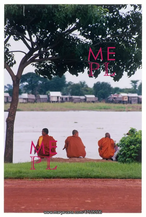 : CAMBODIAN MONKS / RIVER : CAMBODIAN MONKS / RIVER
