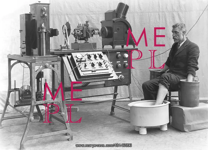: Cambridge electrocardiograph of 1911. Made by : Cambridge electrocardiograph of 1911. Made by