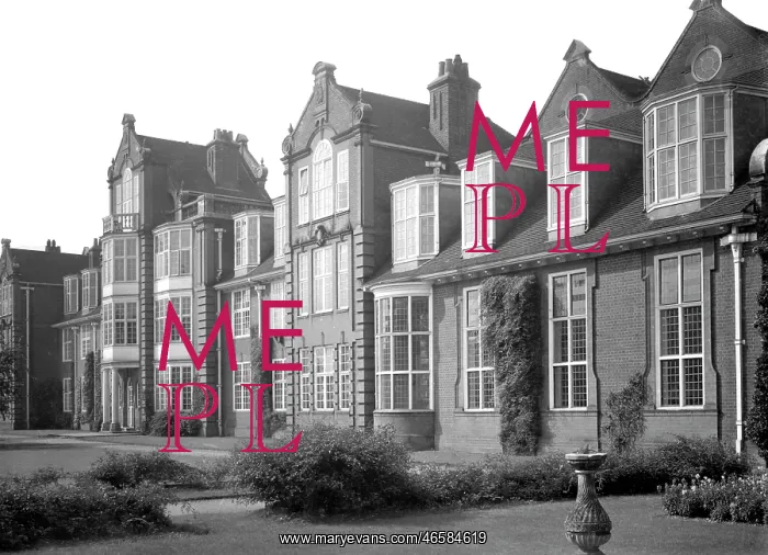  : Cambridge, Newnham College 1931