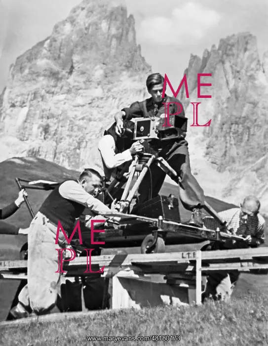 : Camera crew during the filming of Condottieri, 1937 : Camera crew during the filming of Condottieri, 1937