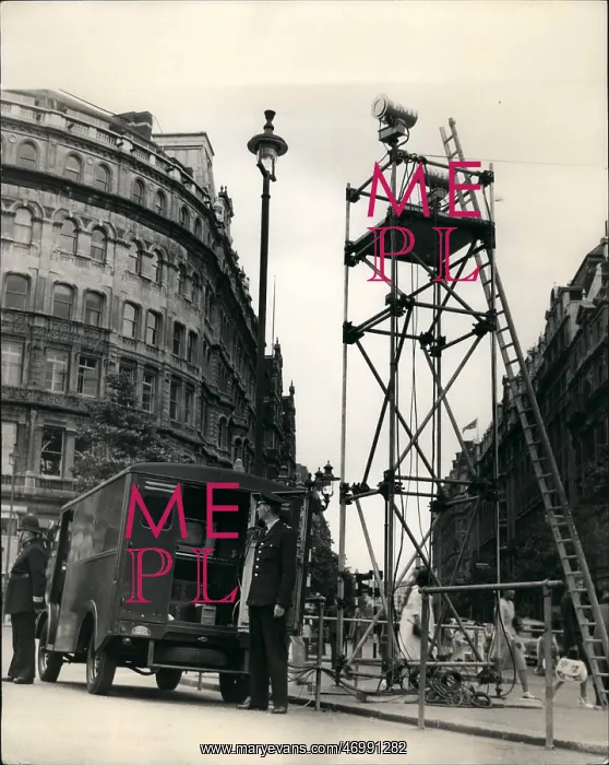 : Camera scaffolding in Trafalgar Square, London : Camera scaffolding in Trafalgar Square, London