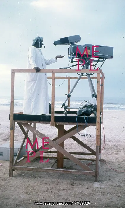 : Cameraman in Oman on wooden platform : Cameraman in Oman on wooden platform