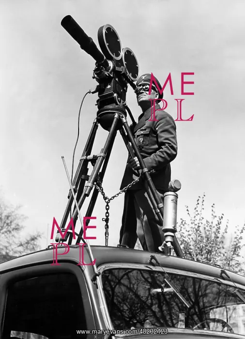 : Cameraman in uniform, 1941 : Cameraman in uniform, 1941
