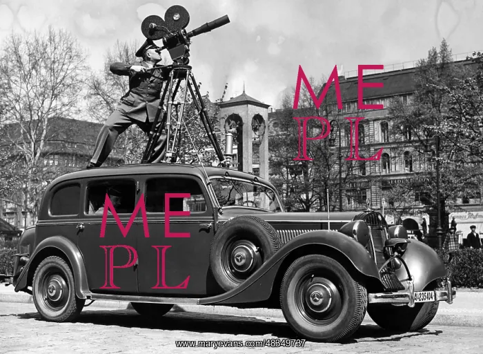 : Cameraman in uniform, 1941 : Cameraman in uniform, 1941