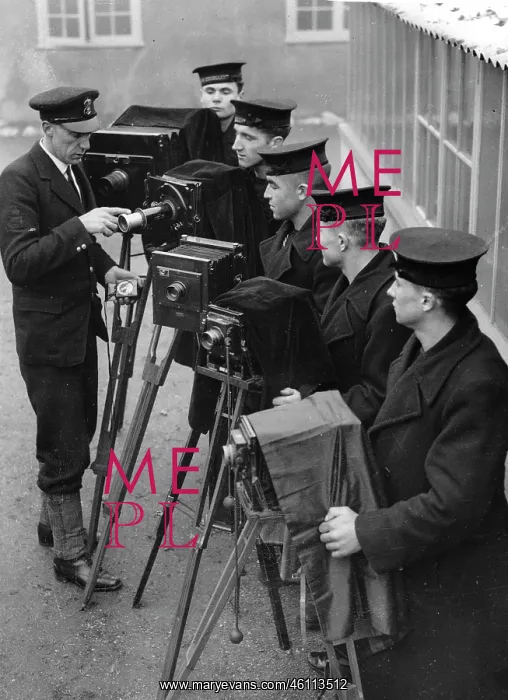 : Cameramen of the British Navy in the : Cameramen of the British Navy in the