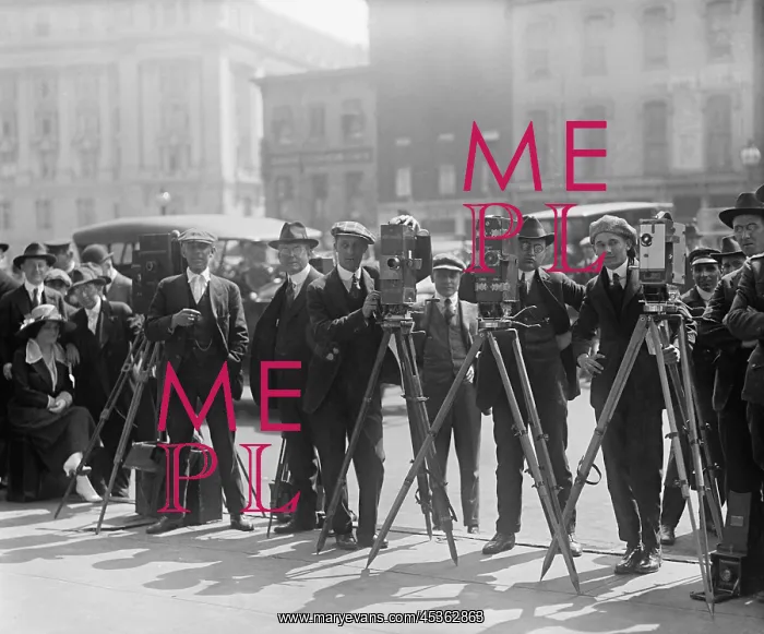 : Cameramen in Washington, D.C. waiting to shoot : Cameramen in Washington, D.C. waiting to shoot