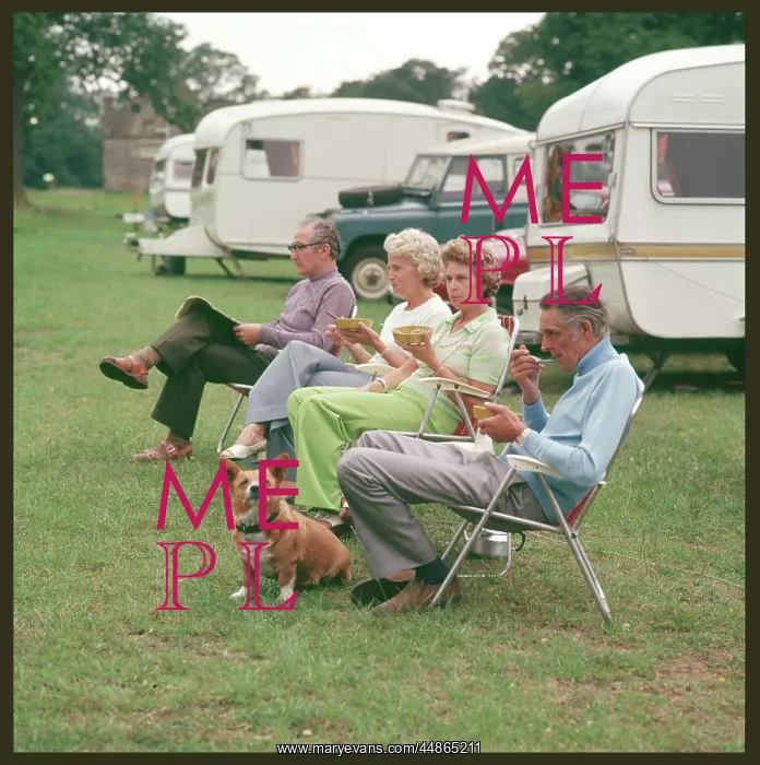 : CAMPING COUPLES & CORGI : CAMPING COUPLES & CORGI