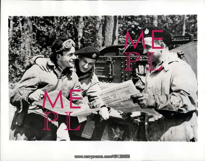 : Canada. May 19, 1942 - Canadian soldiers in England get own newspaper : Canada. May 19, 1942 - Canadian soldiers in England get own newspaper