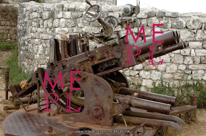 : Cannon of the Second World War. Lekuresi Castle. Saranda. Al : Cannon of the Second World War. Lekuresi Castle. Saranda. Al