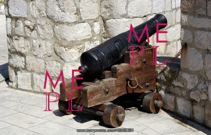  : Cannon on the wall. Dubrovnik. Croatia