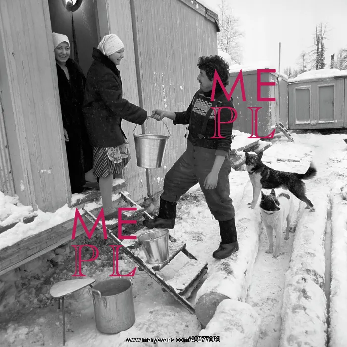 : Canteen on territory of drilling rig, 1988 : Canteen on territory of drilling rig, 1988