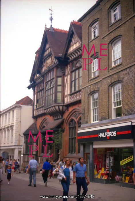 : Canterbury Street Scene with shoppers : Canterbury Street Scene with shoppers