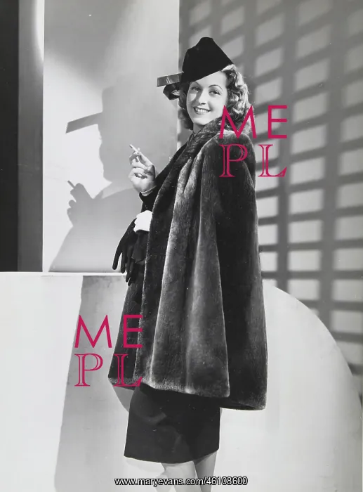 : A cape for the actress Danielle Darrieux : A cape for the actress Danielle Darrieux