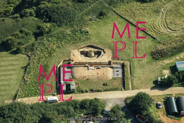 : Capel Battery, a Second World War artillery battery, Kent : Capel Battery, a Second World War artillery battery, Kent