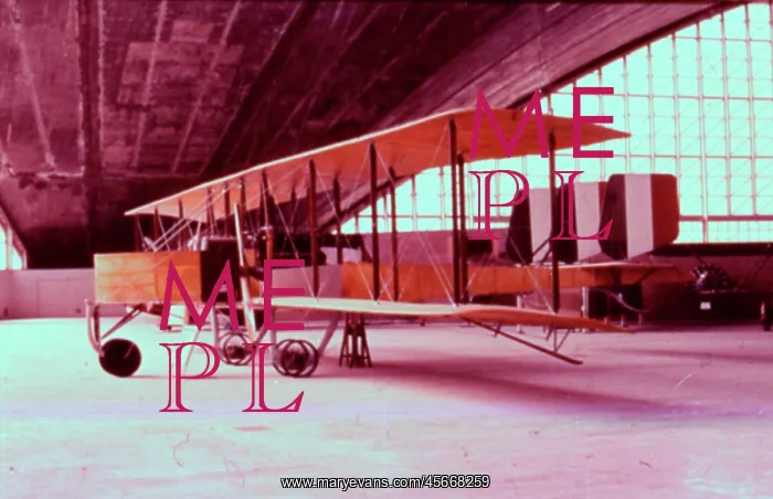 : Caproni Ca36 (forward view, on the ground) : Caproni Ca36 (forward view, on the ground)