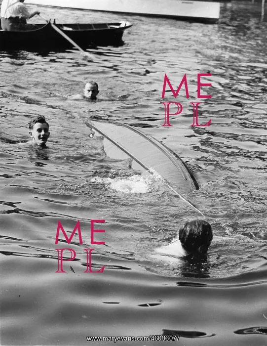 : Capsized boat : Capsized boat