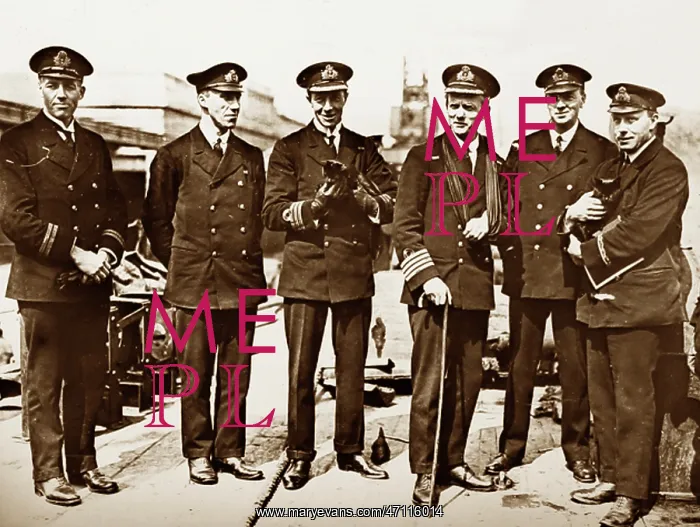 : Captain Alfred Carpenter with the Officers of HMS Vindictive : Captain Alfred Carpenter with the Officers of HMS Vindictive