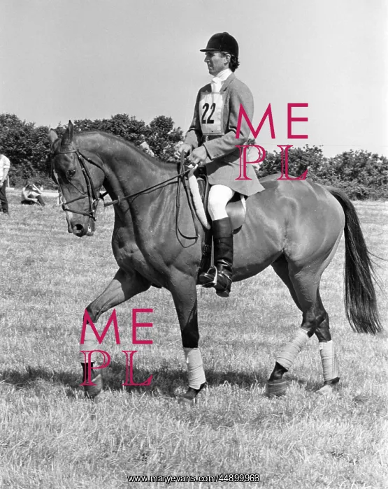 : Captain Mark Phillips - Dressage competition : Captain Mark Phillips - Dressage competition