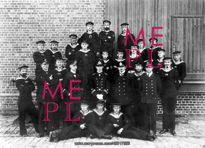 : Captain Otto Weddingen and crew of the U 9 : Captain Otto Weddingen and crew of the U 9