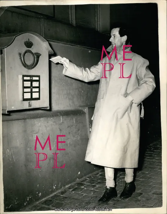 : Captain Peter Townsend posting a letter, Brussels : Captain Peter Townsend posting a letter, Brussels