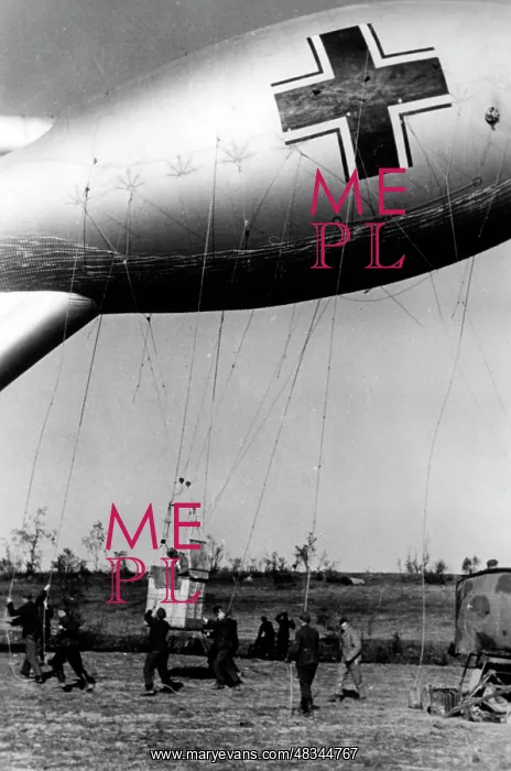 : Captive balloon at Demyansk, 1942 : Captive balloon at Demyansk, 1942