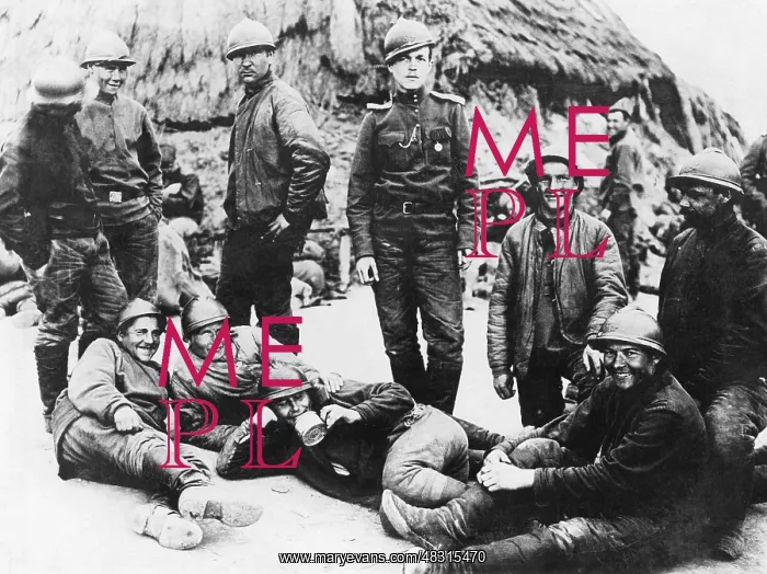 : Captive Russian soldiers, 1917 : Captive Russian soldiers, 1917