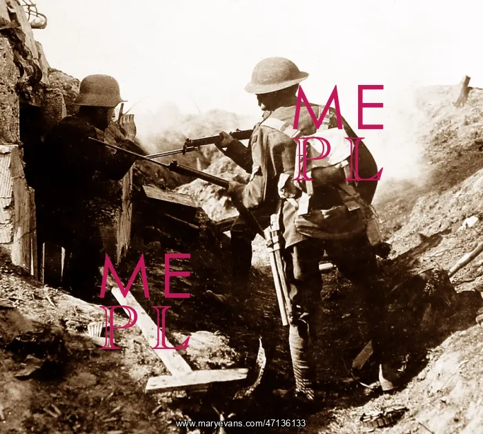 : A captured German machine gunner at Croiselles - WW1 : A captured German machine gunner at Croiselles - WW1