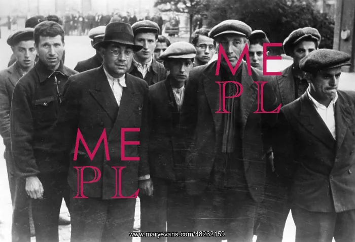 : Captured Jews in Libau, 1941 : Captured Jews in Libau, 1941