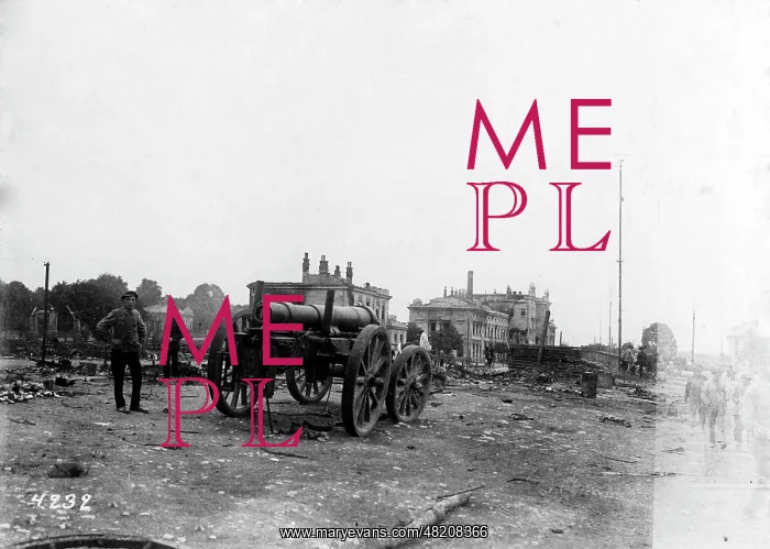 : Captured Russian mortar in Ternopil, 1917 : Captured Russian mortar in Ternopil, 1917