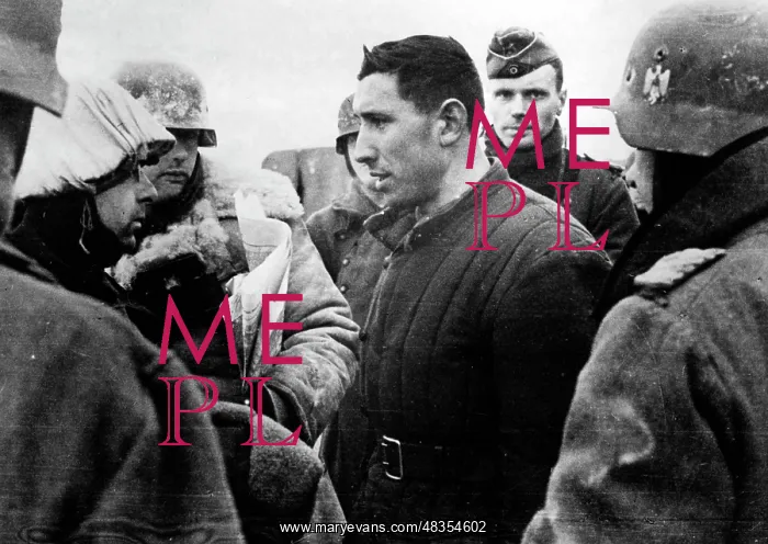 : Captured Soviet officer between German soldiers, 1941 : Captured Soviet officer between German soldiers, 1941