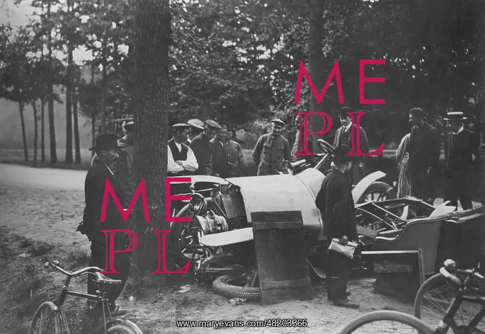 : Car accident, 1909 : Car accident, 1909