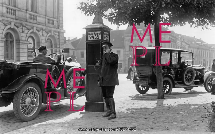 : Car-call box in Potsdam, 1926 : Car-call box in Potsdam, 1926