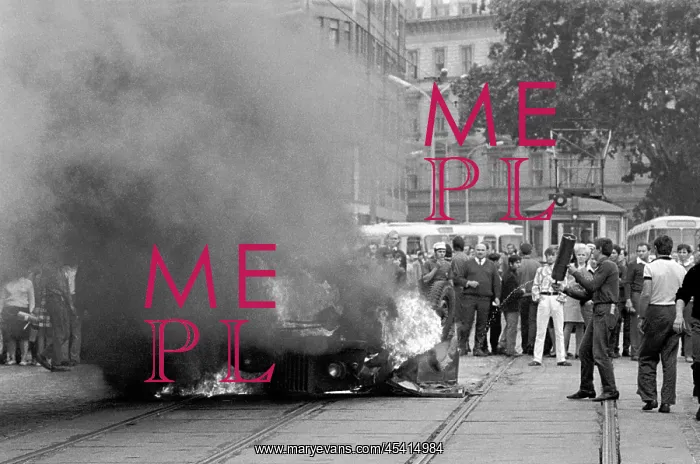 : Car - damage - protest - Brno : Car - damage - protest - Brno