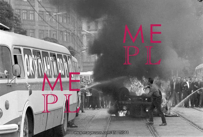 : Car - damage - protest - Brno : Car - damage - protest - Brno