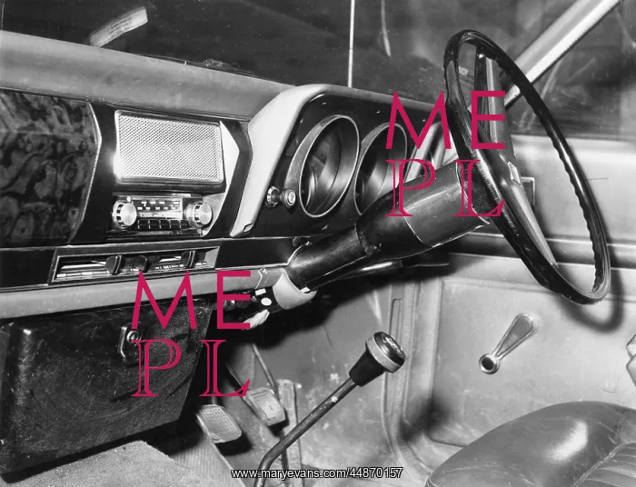 : CAR INTERIOR : CAR INTERIOR