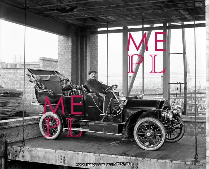 : Car lift at a multi-storey car park : Car lift at a multi-storey car park