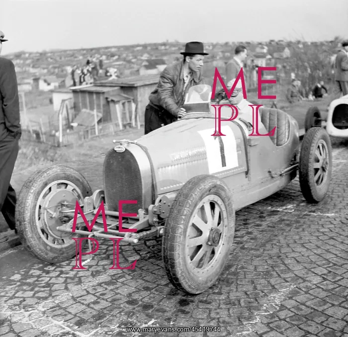  : Car race - Bugatti
