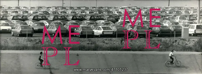 : Car Sales Decrease Due to International Crisis : Car Sales Decrease Due to International Crisis