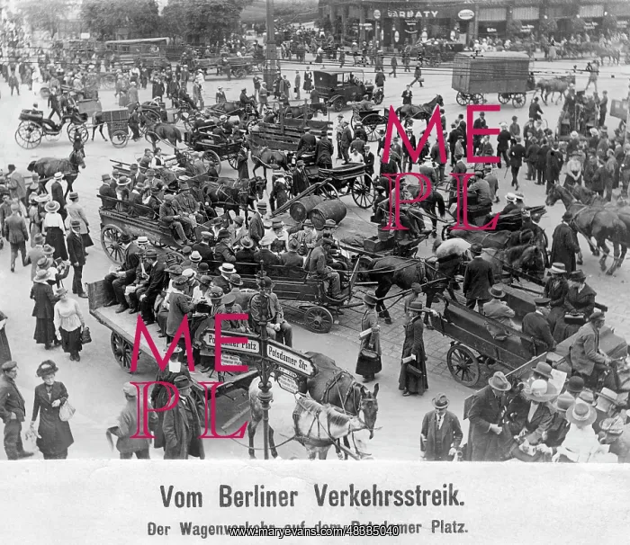 : Car traffic on the Potsdamer Platz during the : Car traffic on the Potsdamer Platz during the