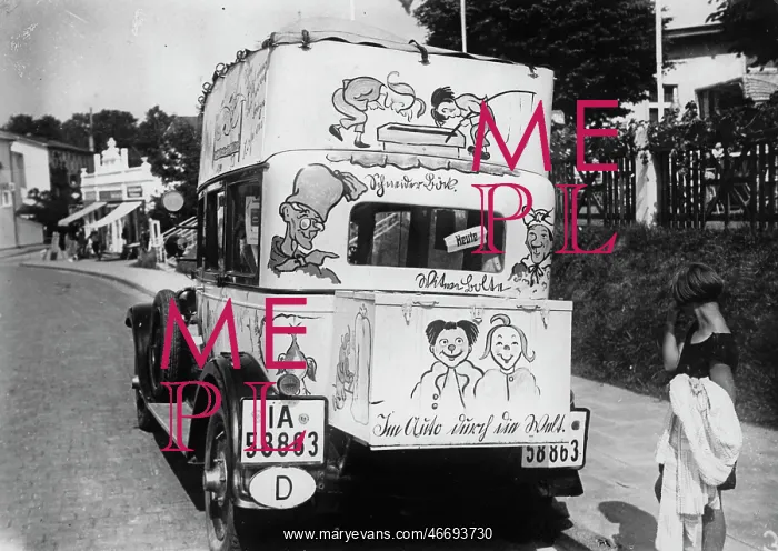  : The car of a world traveler with drawings